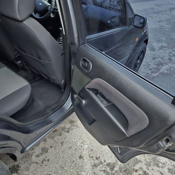 Продам Ford Fiesta в отличном состоянии.