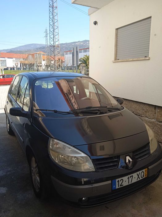 Carro ligeiro em bom estado de conservação