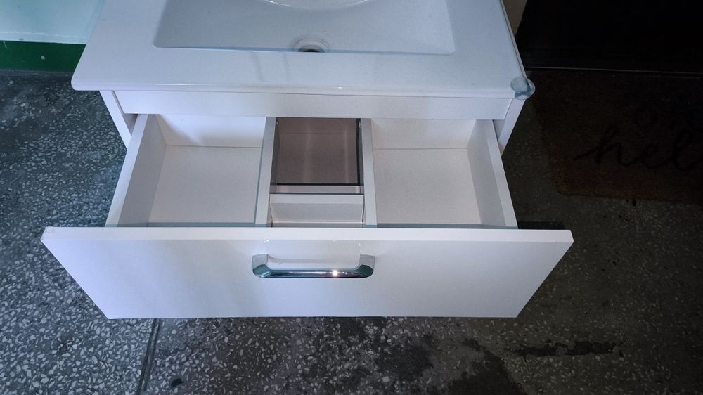 Szafka wisząca łazienkowa z umywalką