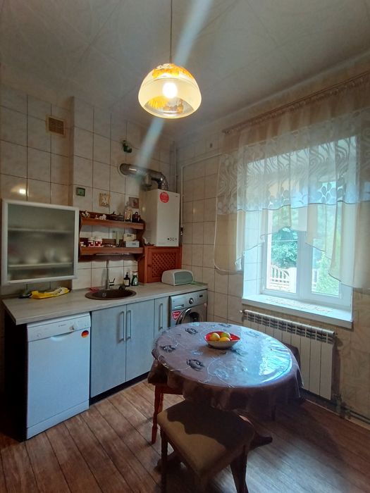 Здається будинок в районі площі Захисників України (Визволення)