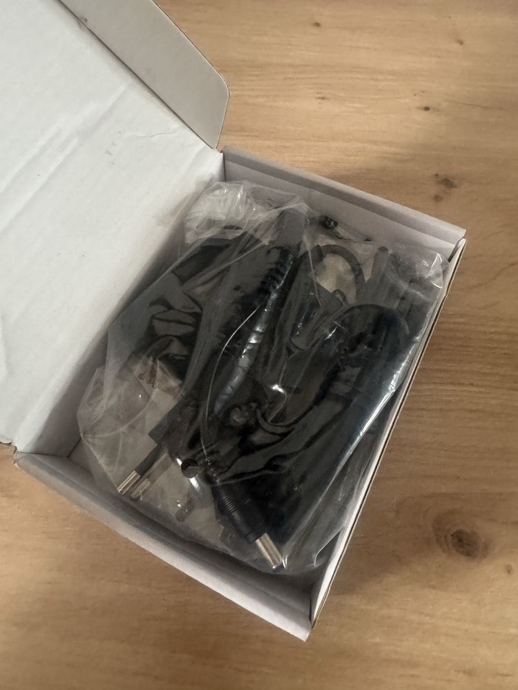 Zasilacz AC Adapter z wymiennymi komcowkami- NOWY