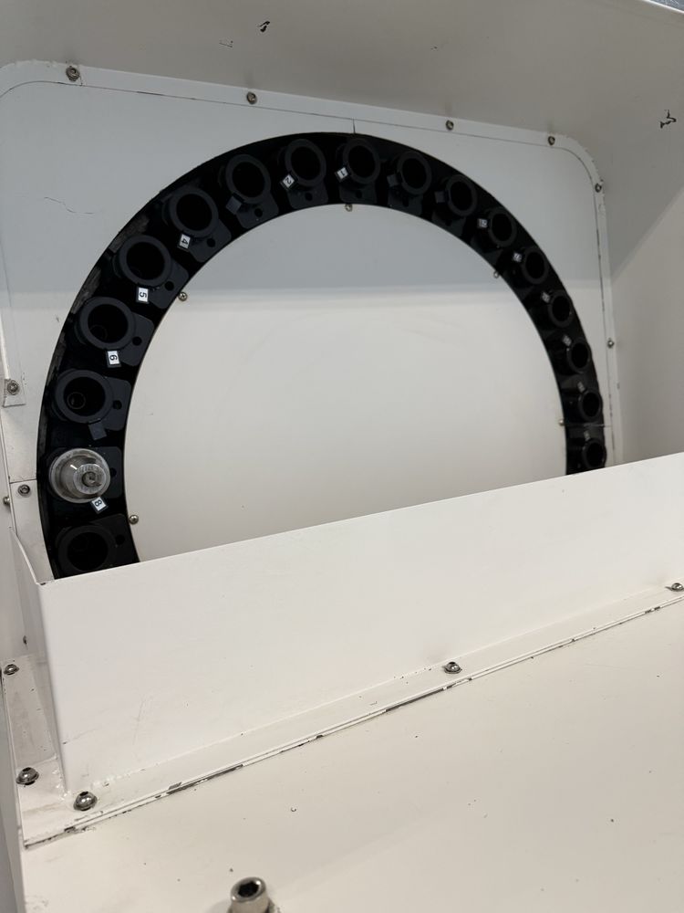2016 Centrum cnc Hyundai Wia F400