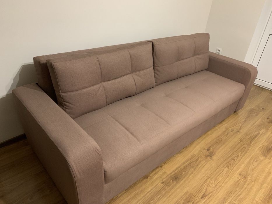 Диван у вітальню або в кабінет