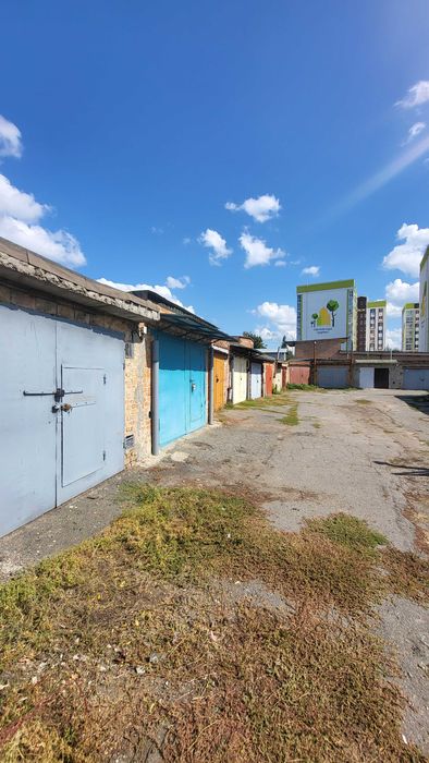 Гараж Європейський квартал, макдональдс