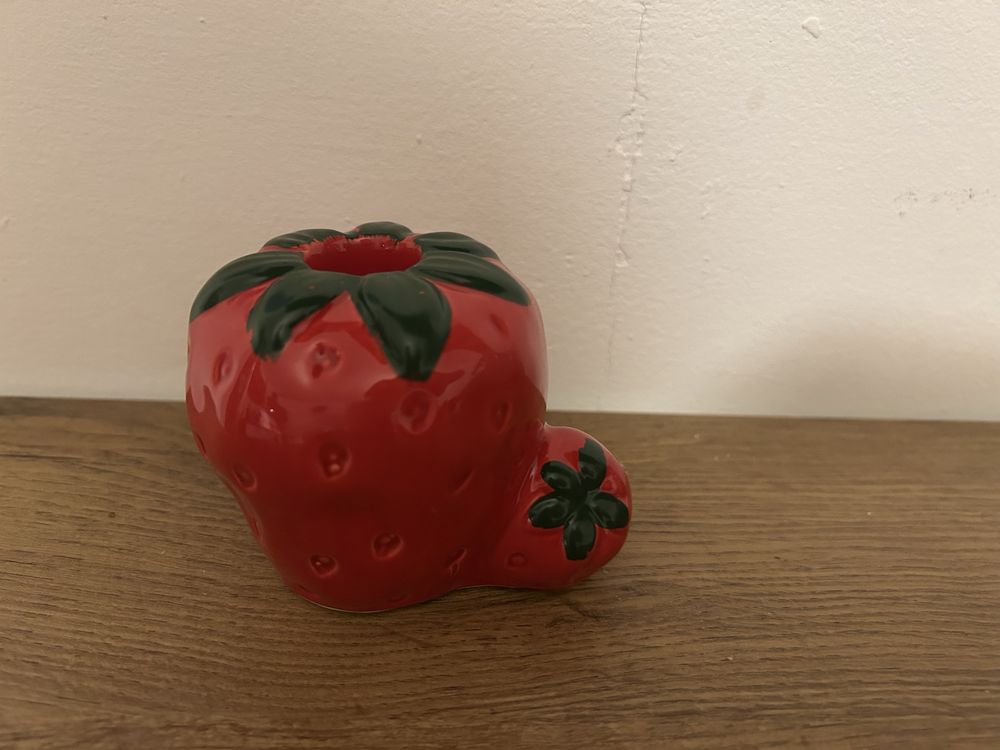 Ceramiczne świeczniki truskawki 2 sztuki nr.7672