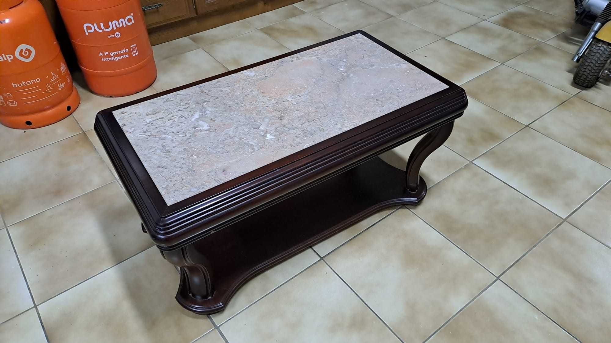 Mesa de sala em mogno