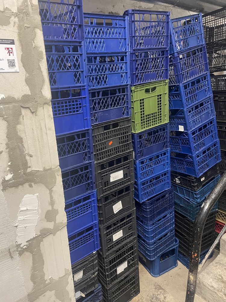 Skrzynki   pojemniki plastikowe po owocach/warzywach