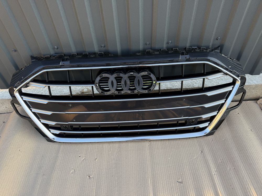 Решітка решетка радіаторів бампера центральна Audi A4 B9 lift рест