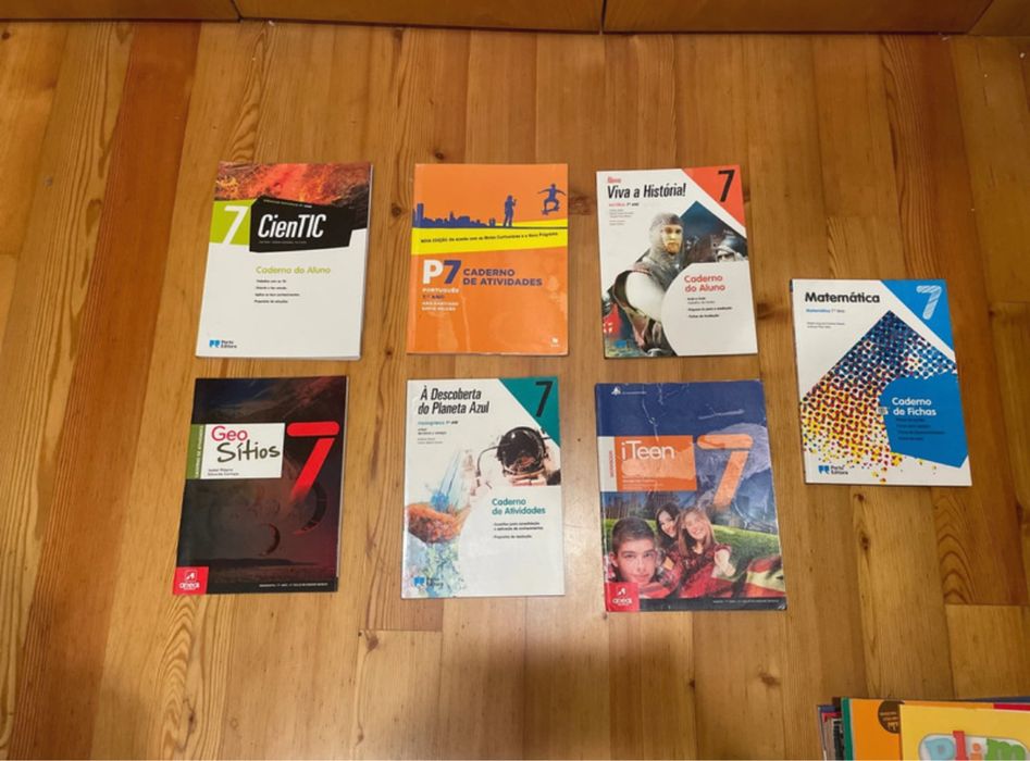 Vários livros escolares 6-12 ano