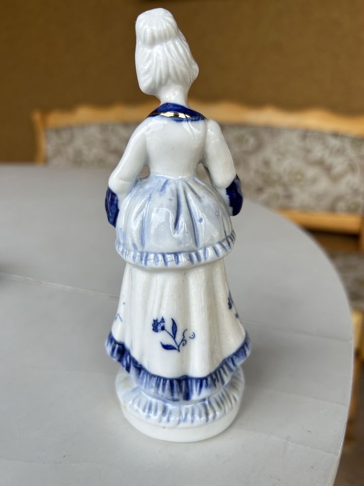 Porcelanowa dama, figurka  nr.A44