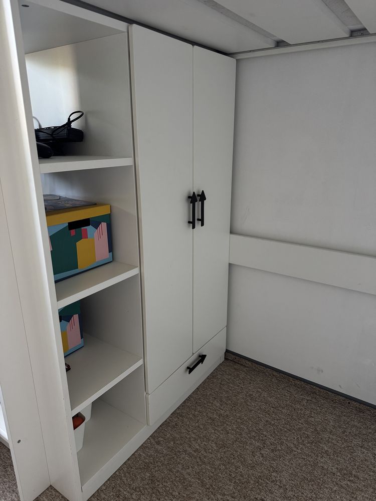 Łóżko na antresoli pietrowe Ikea Smastad Småstad z biurkiem