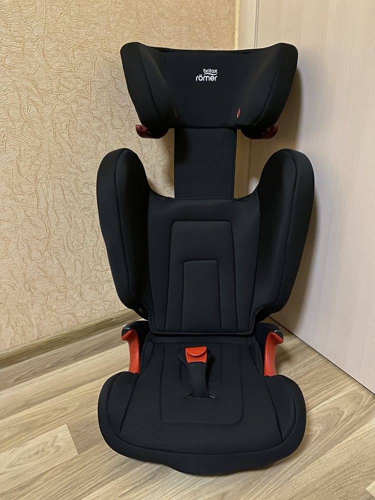 Автокресло-Бустер Britax-Romer Kidfix 2 R с 3 до 12 лет