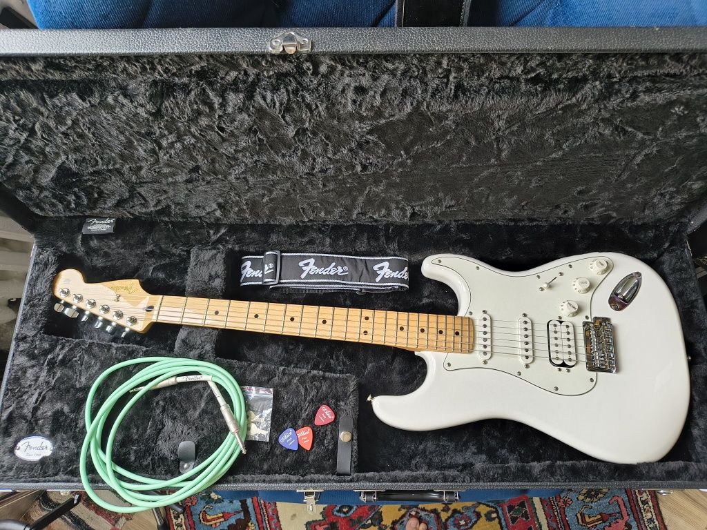 Fender Stratocaster Player + Case + Pasek + Kabel (Fender)