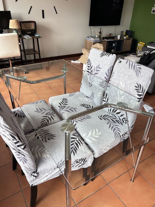 Mesa de jantar em vidro e 4 cadeiras
