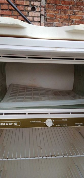 Холодильник, робочий