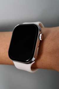 Biały smartwatch