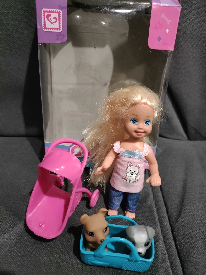 Кукла Эви с питамцами и коляской