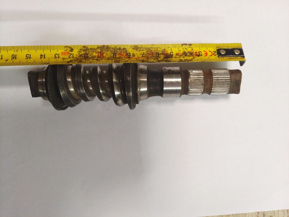 Черв'ячний Вал Рульового Механізму (або Іншої Передачі)
