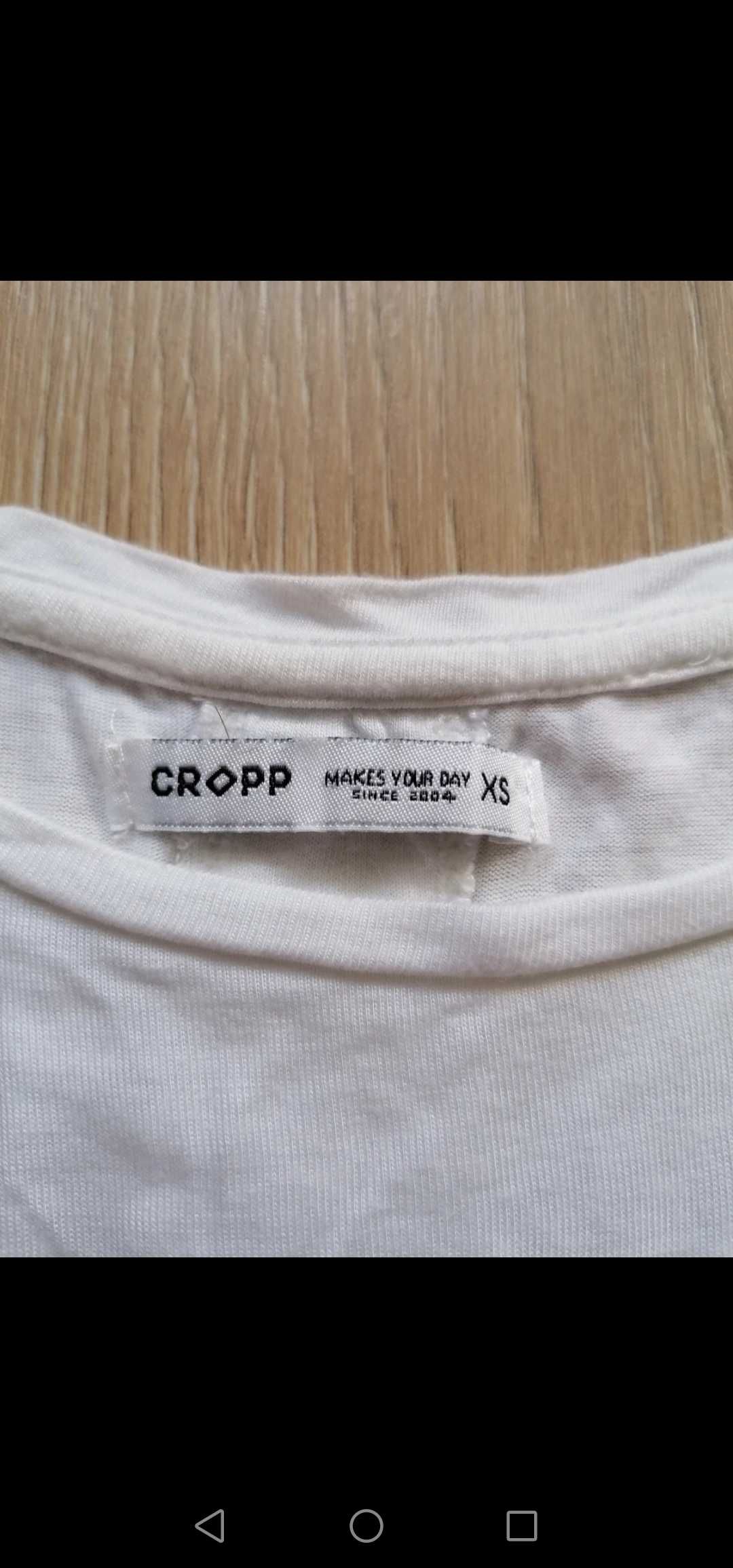 Biała koszulka t-shirt z rozcięciem na plecach Cropp XS