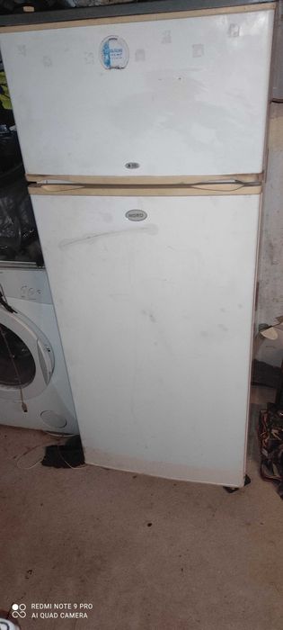 рабочий двухкамерный холодильник