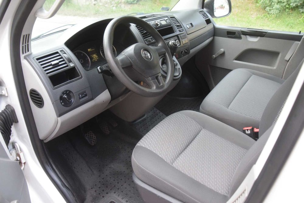 VW Transporter T5 LIFT 2.0 TDI 9-osobowy  Klimatyzacja Zamiana ( T6 )