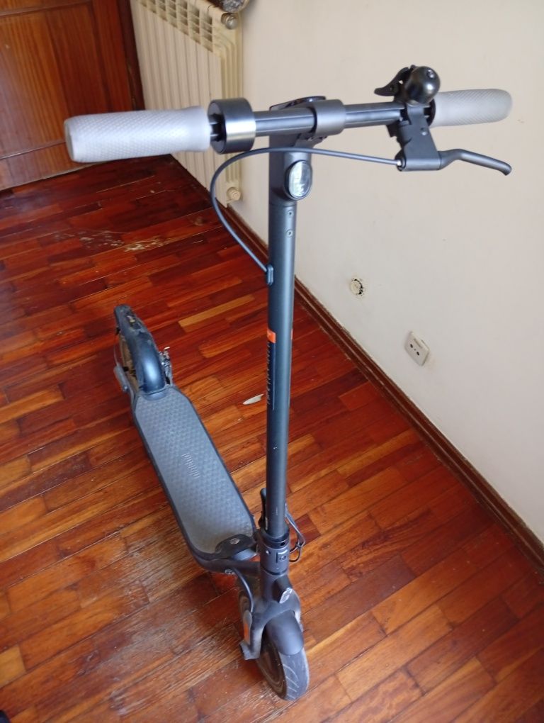 Trotinete Elétrica Ninebot Kickscooter F25 II + Carregador