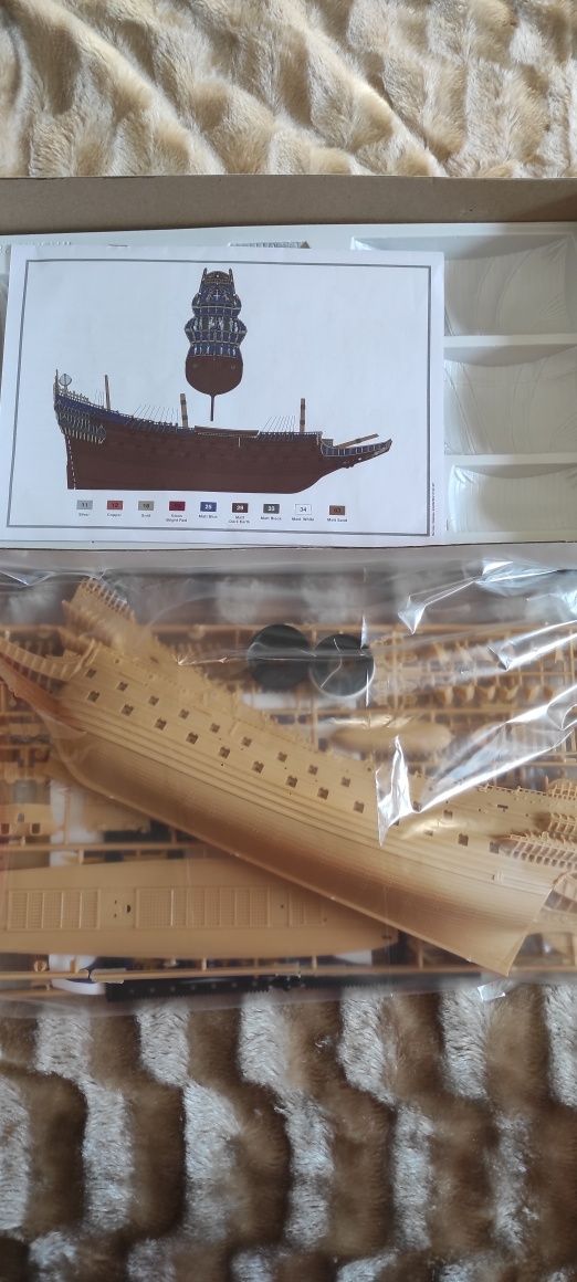 Збірні моделі Airfix 09256v галеон Васа та Airfix А09258v Colden Hind.