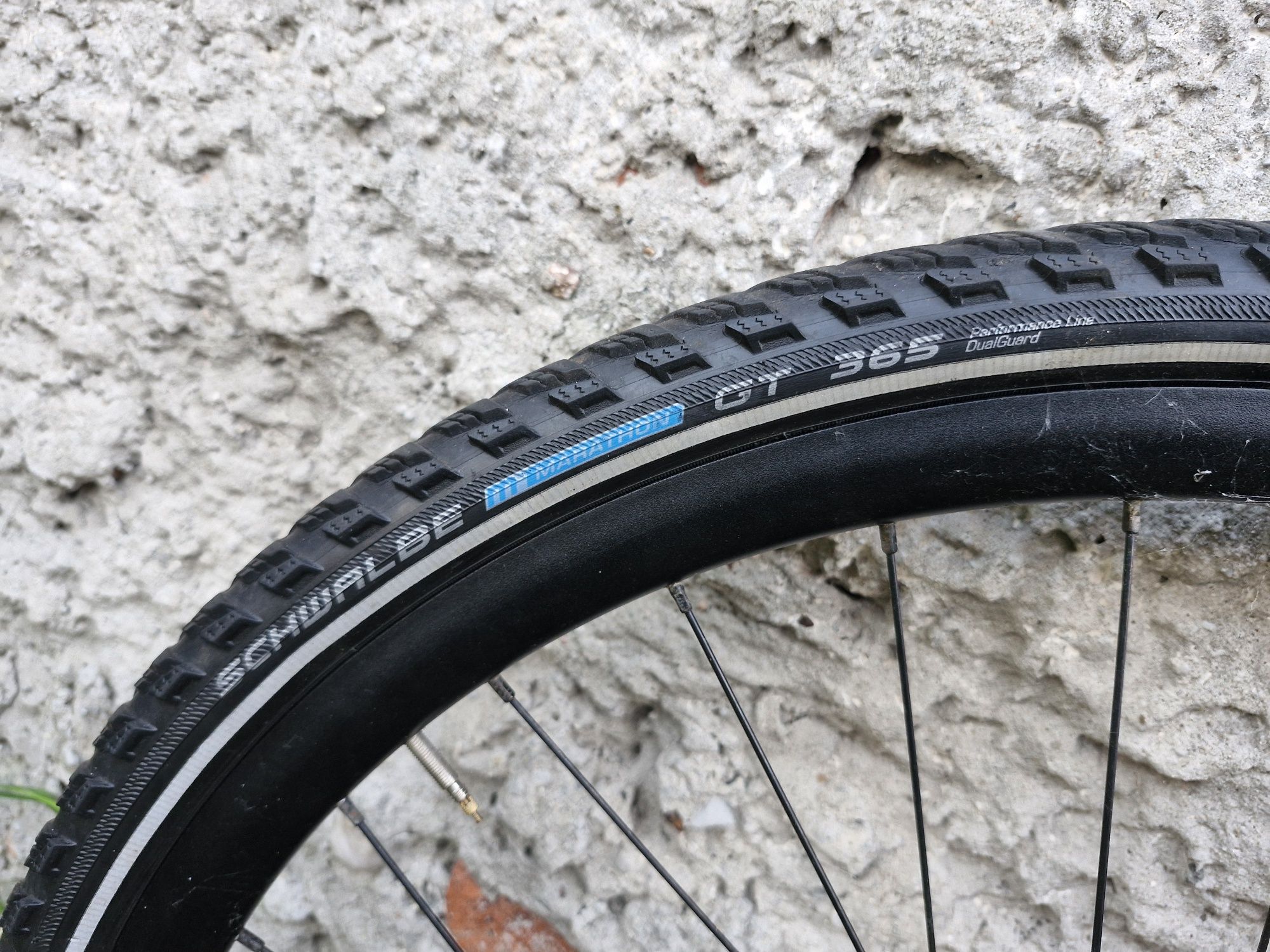 Koła 28" Shimano Schwalbe Komplet Tarcze Dynamo Trekking Gravel 28x1.5