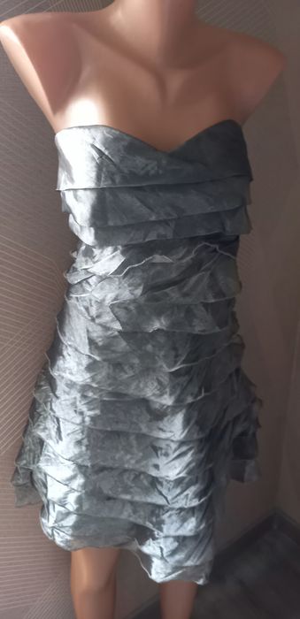 Нарядное  серое платье