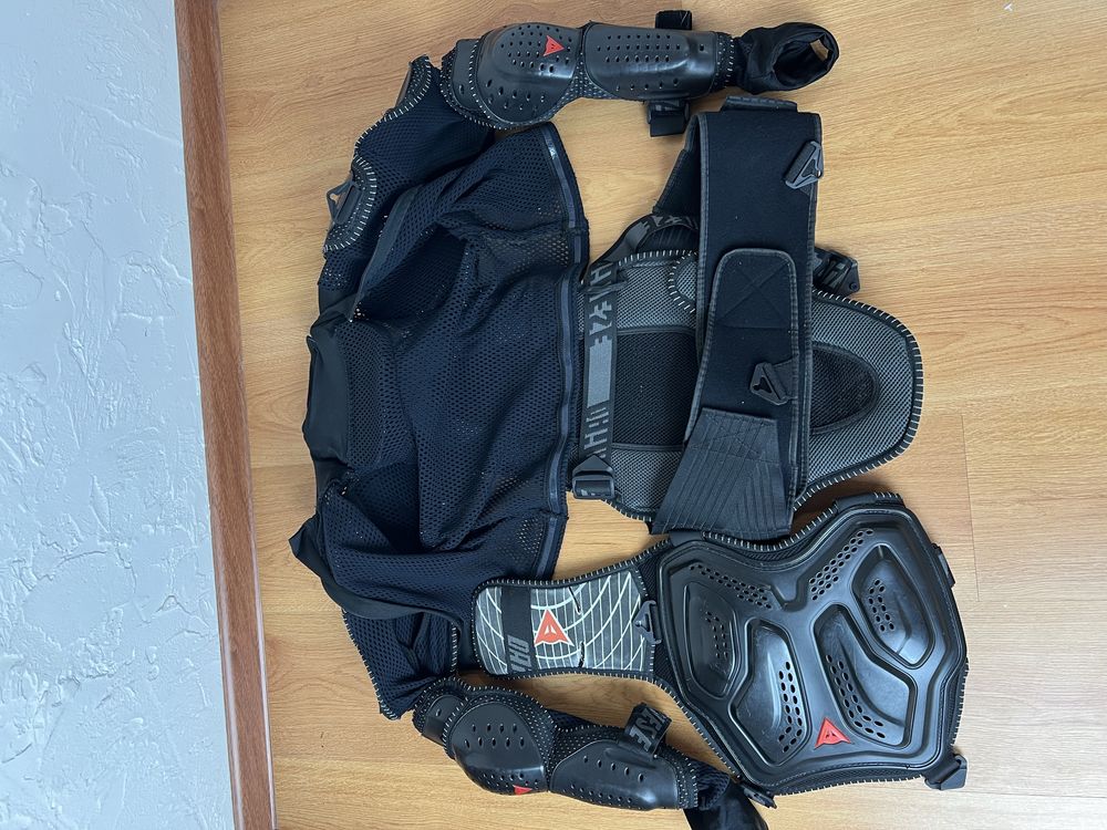 Моточерепаха, мотозахист Dainese,Alpinestars оригінал!  M,L,XL,XXL