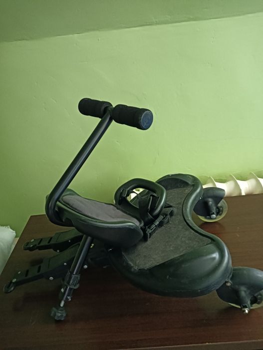 Dostawka do wózka z siedziskiem