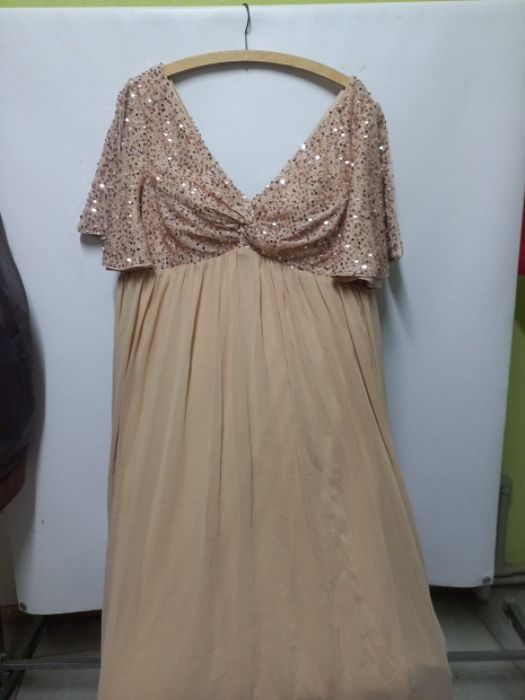 Довга нарчдна весірня сукня великого розміру