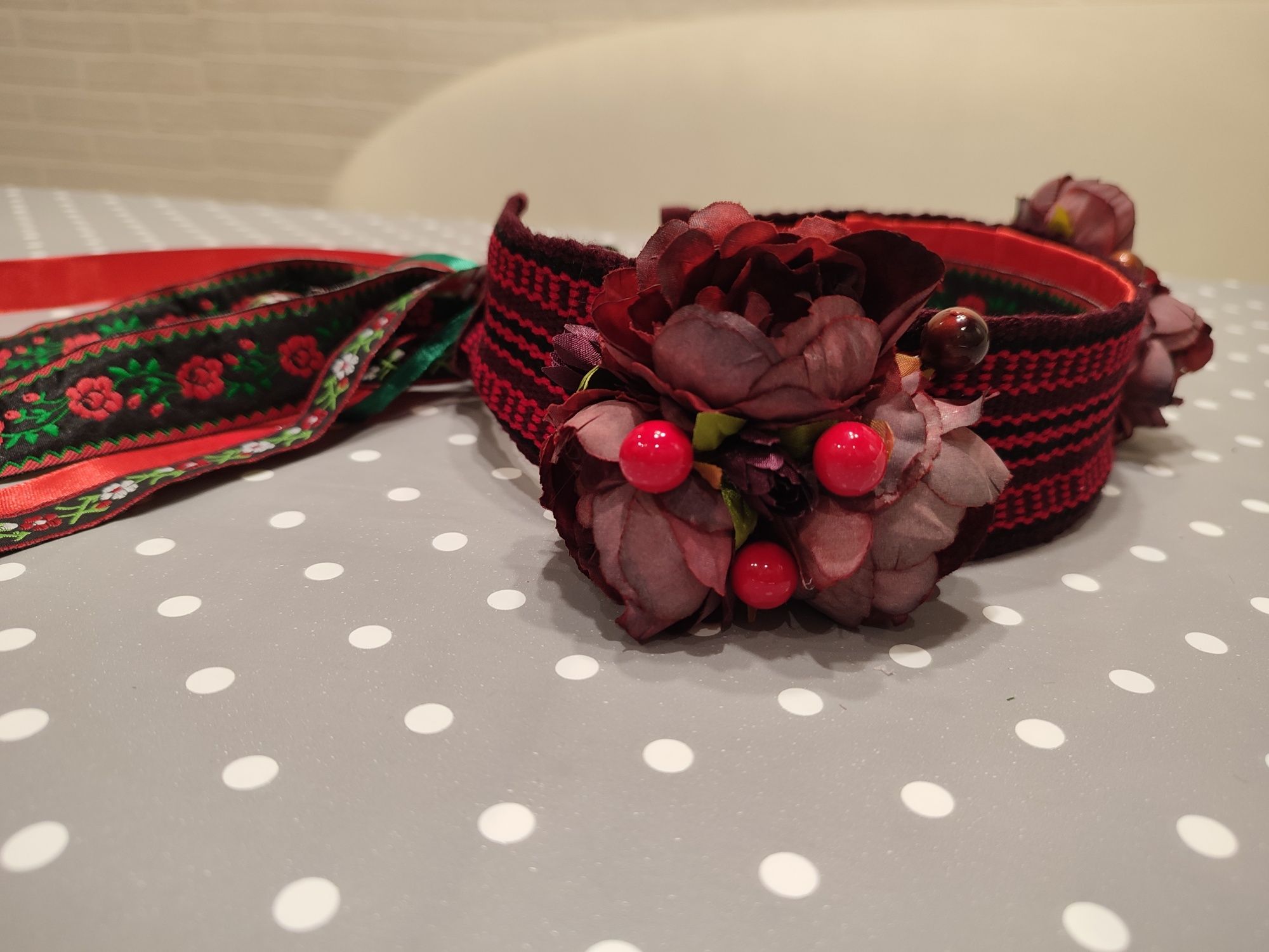 Українська корона,український вінок із стрічками