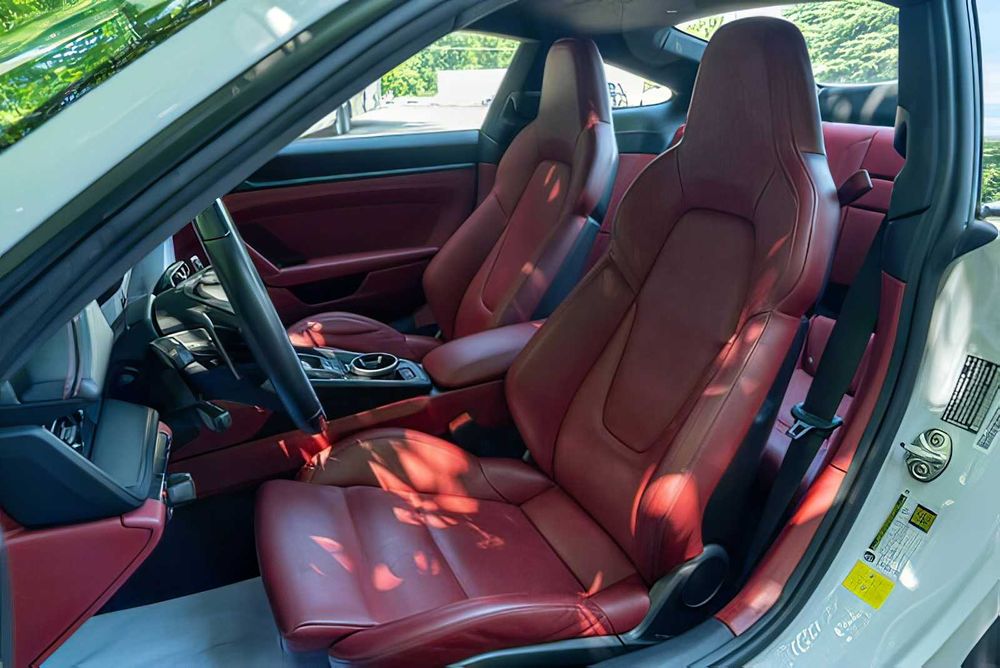 Porsche 911 Carrera      2022