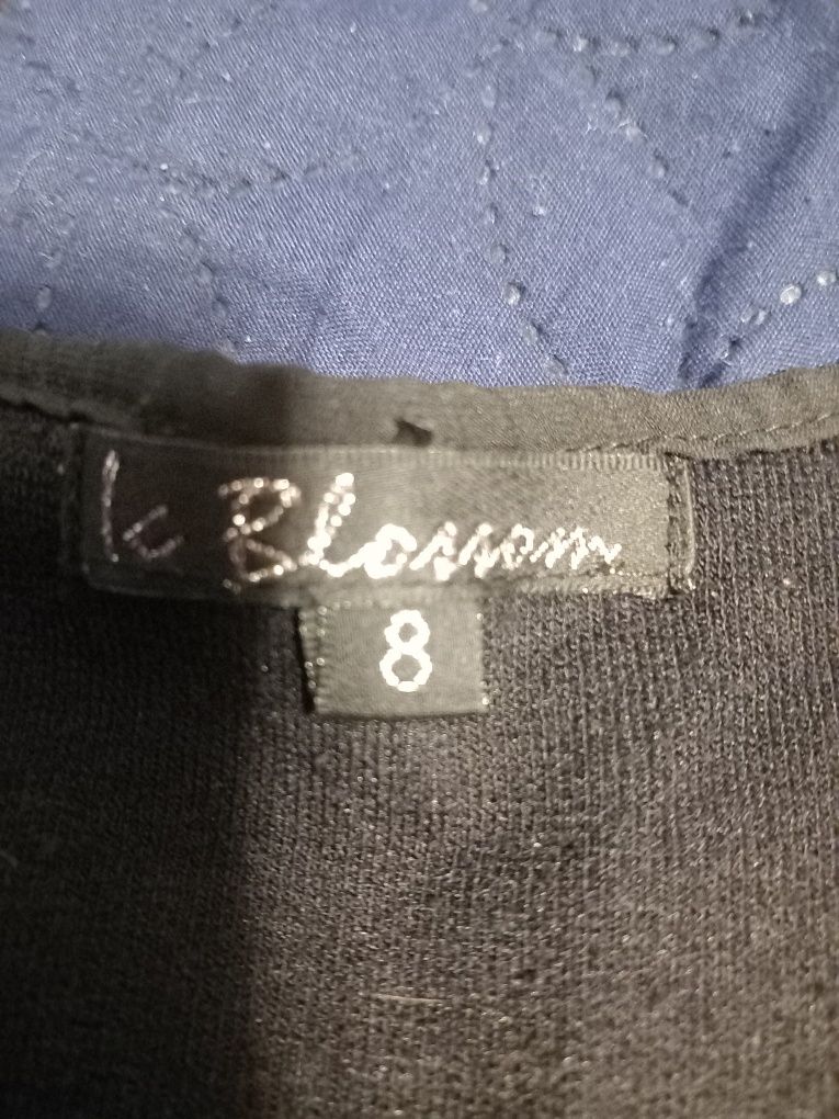 Czarny długi sweterek z cekinami oraz dekoltem w v firma BLomom s