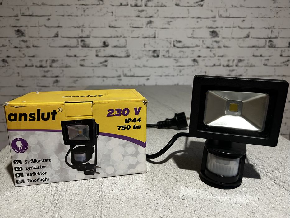 Reflektor LED z czujnikiem ruchu