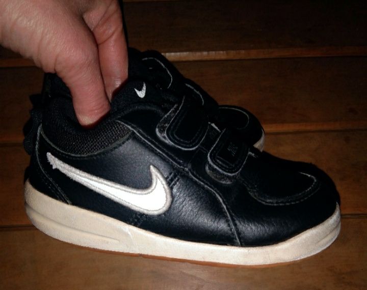 Дитячі шкіряні кросівки Nike