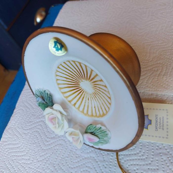 Włoska porcelana Creazione Artigiana mała patera na nóżce z różami