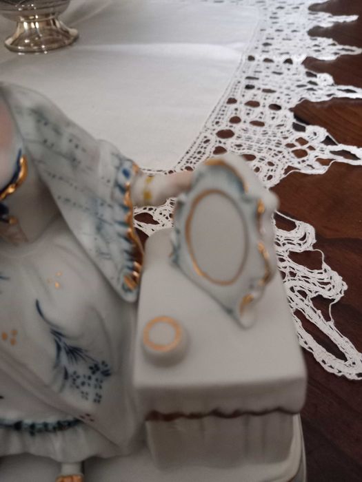 Estatueta em biscuit