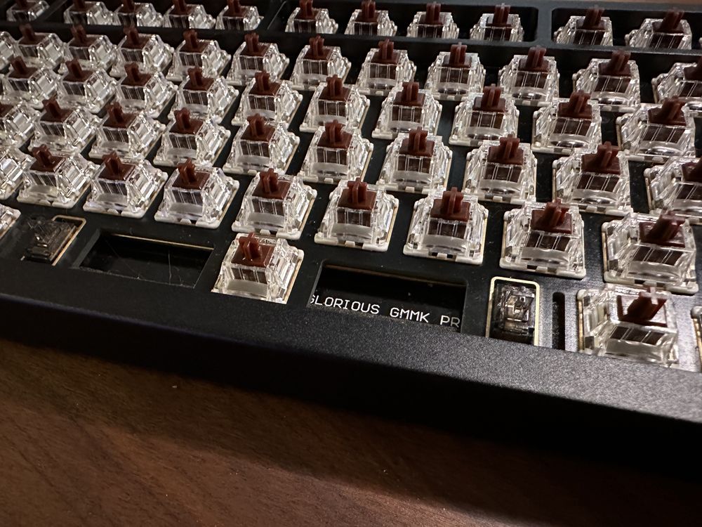 Teclado Mecanico Glorious GMMK PRO 75% ANSI - com upgrades/acessorios