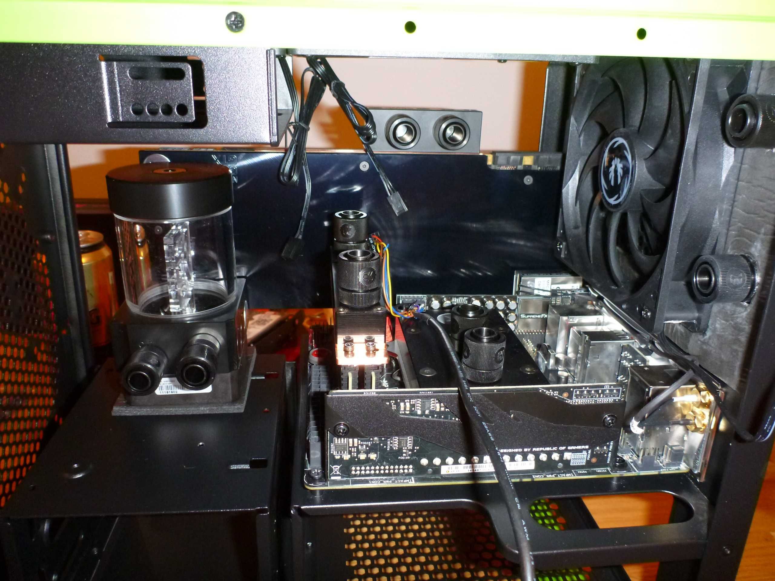 Komputer z kompletnym chłodzeniem wodnym, 4.2GHz, 16GB RAM, 1.2TB dysk