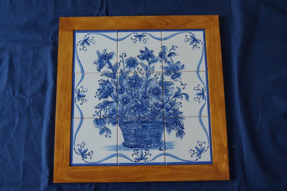 Peças artesanais: loiça, azulejos, cortiça, faiança, artesanato