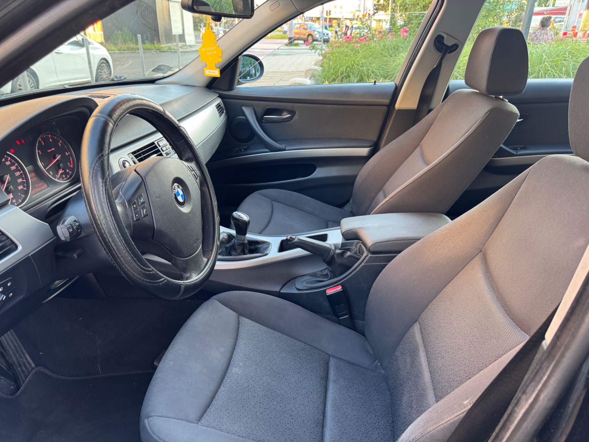 BMW E90 318i shadow line