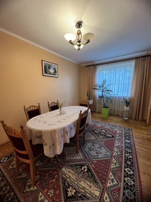 Продається двоповерховий будинок