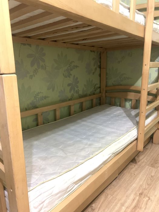 Двох поверхове ліжко