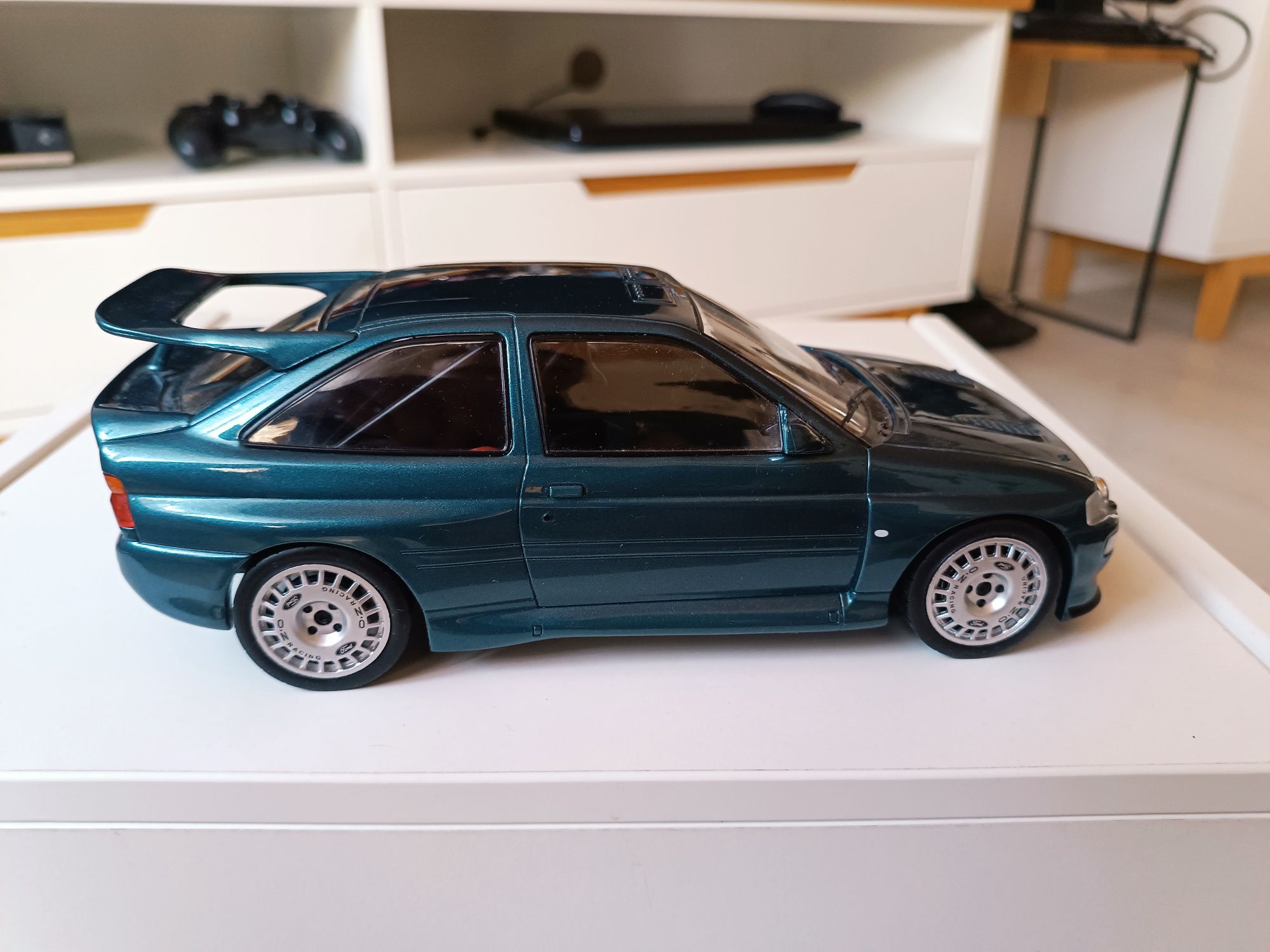 Ford Escort RS cosworth skala 1/18