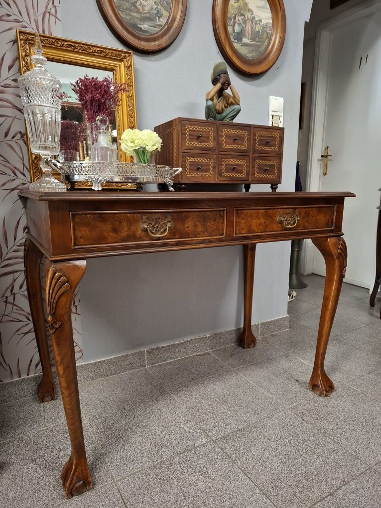 Mesa de Encostar. Oferecemos a entrega na zona de Lisboa.