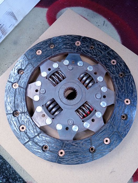 Продам комплект сцепления Митсубиси Галант.