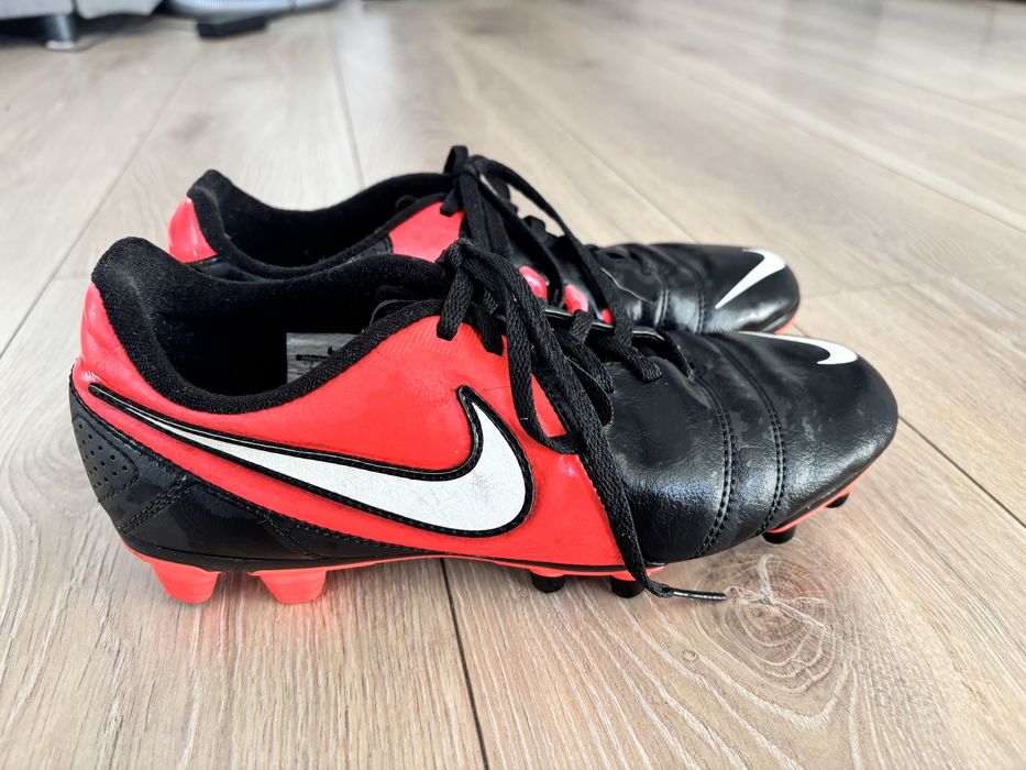 Buty pilkarskie korki NiKE - rozm UK 6