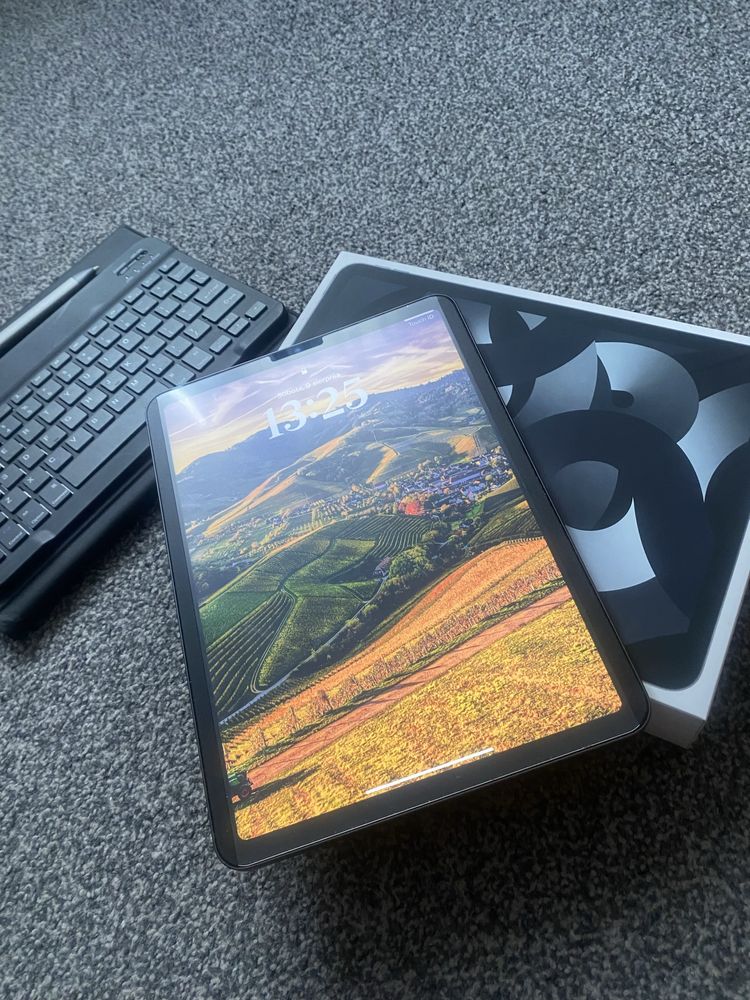 Apple iPad Air 5 generacji + akcesoria